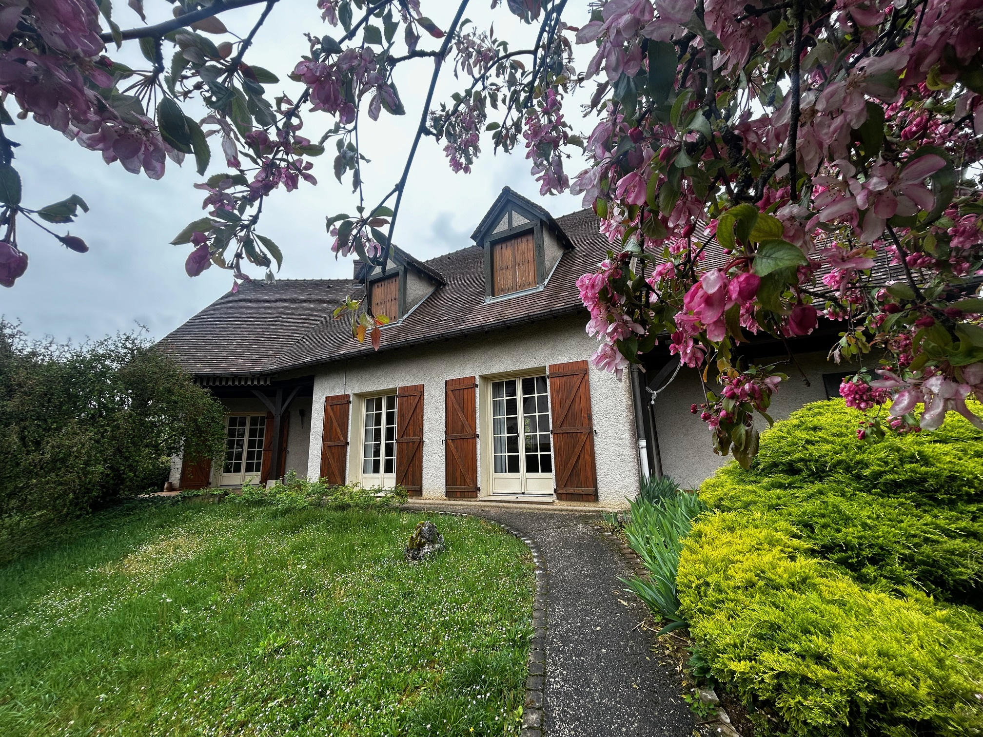 A VENDRE à NUITS SAINT GEORGES, Proximité coeur de ville, ma
