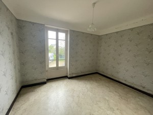 A VENDRE MAISON ANCIENNE A RENOVER A CISSEY 