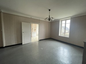 A VENDRE MAISON ANCIENNE A RENOVER A CISSEY 