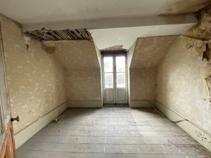 A VENDRE TYPE 2  A RENOVER  NUITS ST GEORGES 