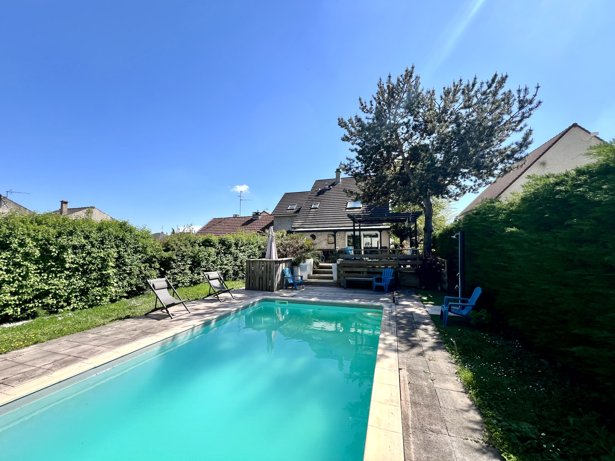 À VENDRE DIJON SAINT-APOLLINAIRE, MAISON TYPE 6 DE 150M2.