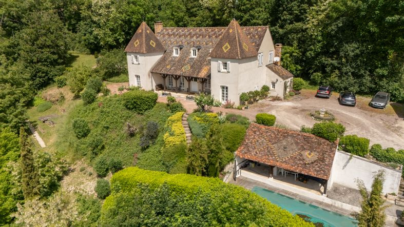Grande demeure de charme en Bourgogne- 10 pièces à Chevannes