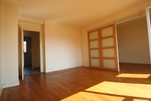 A VENDRE GRAND TYPE 3 CENTRE VILLE LONGVIC