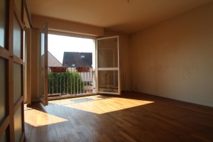 A VENDRE GRAND TYPE 3 CENTRE VILLE LONGVIC