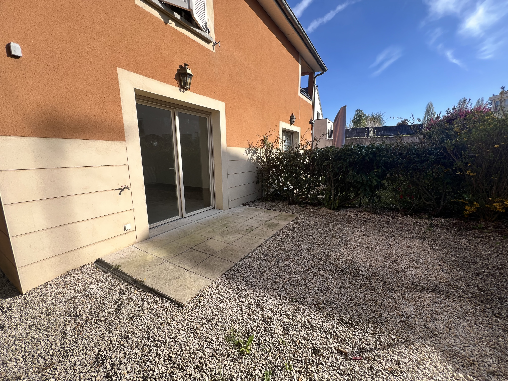 APPARTEMENT T2 EN REZ DE JARDIN - FONTAINE-LES-DIJON 
