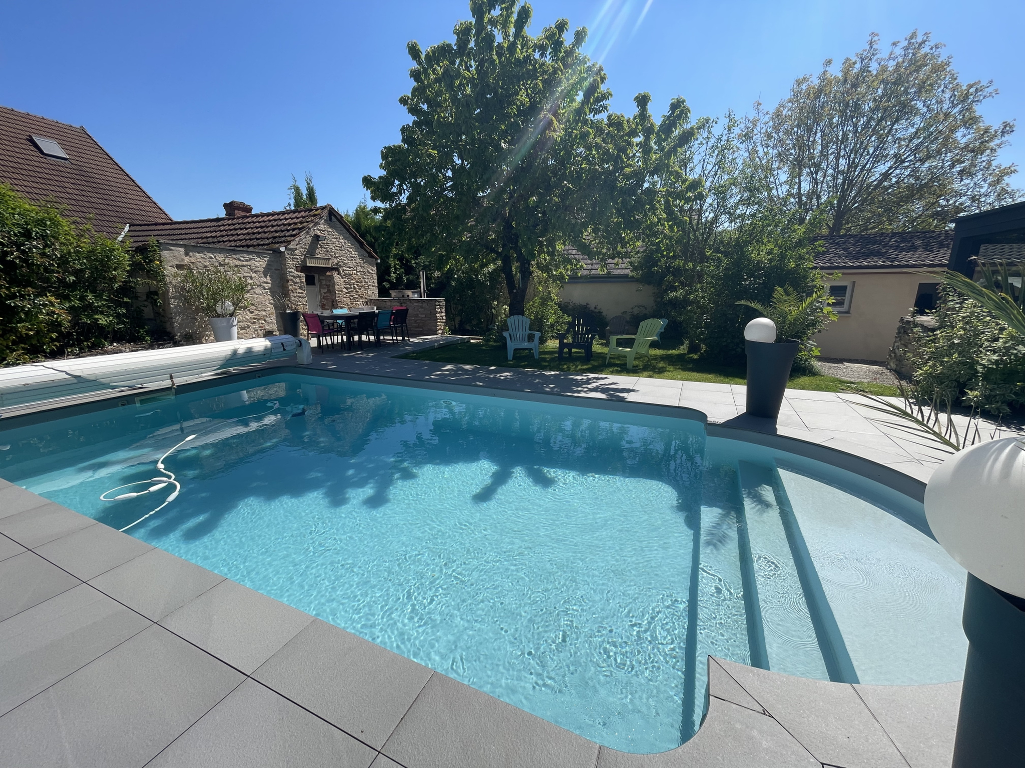 A vendre belle maison en pierres à Savigny-le-Sec. Un vérita