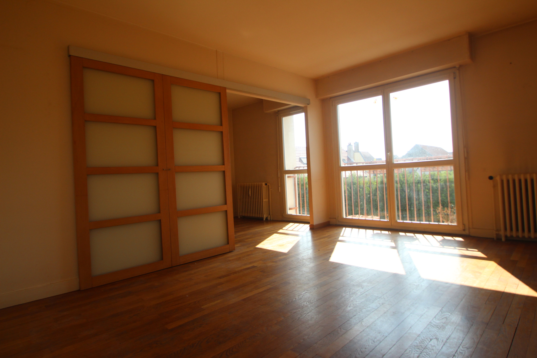 A VENDRE GRAND TYPE 3 CENTRE VILLE LONGVIC