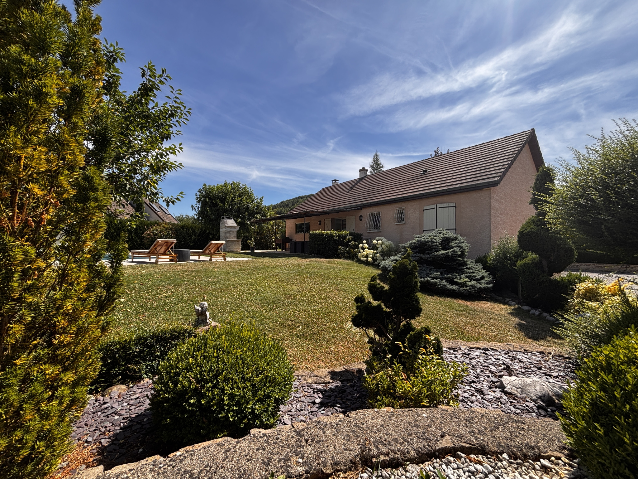 A VENDRE JOLIE MAISON TYPE 5 MESSANGES 10MN  HAUTES COTES DE