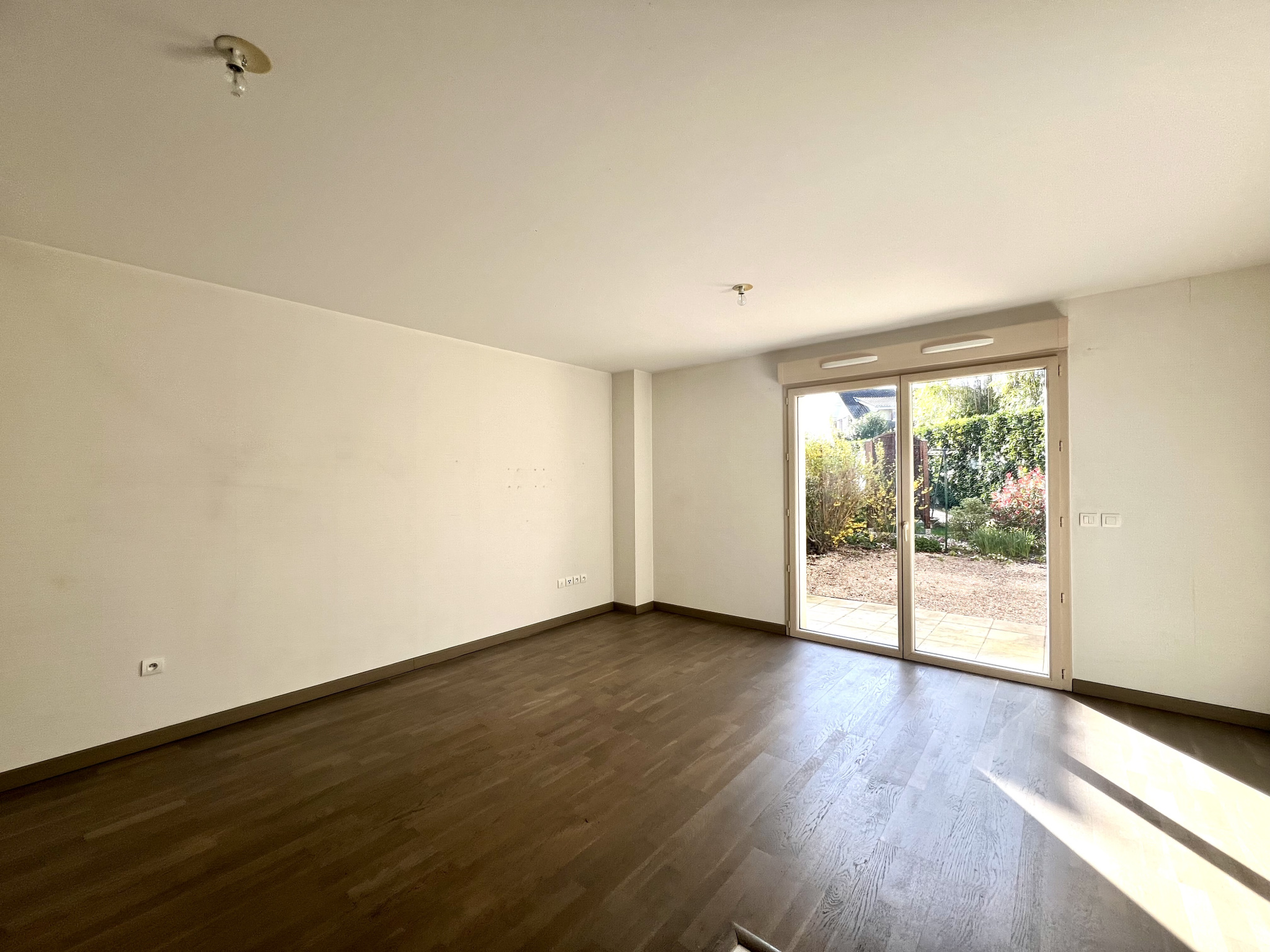 APPARTEMENT T2 EN REZ DE JARDIN - FONTAINE-LES-DIJON 