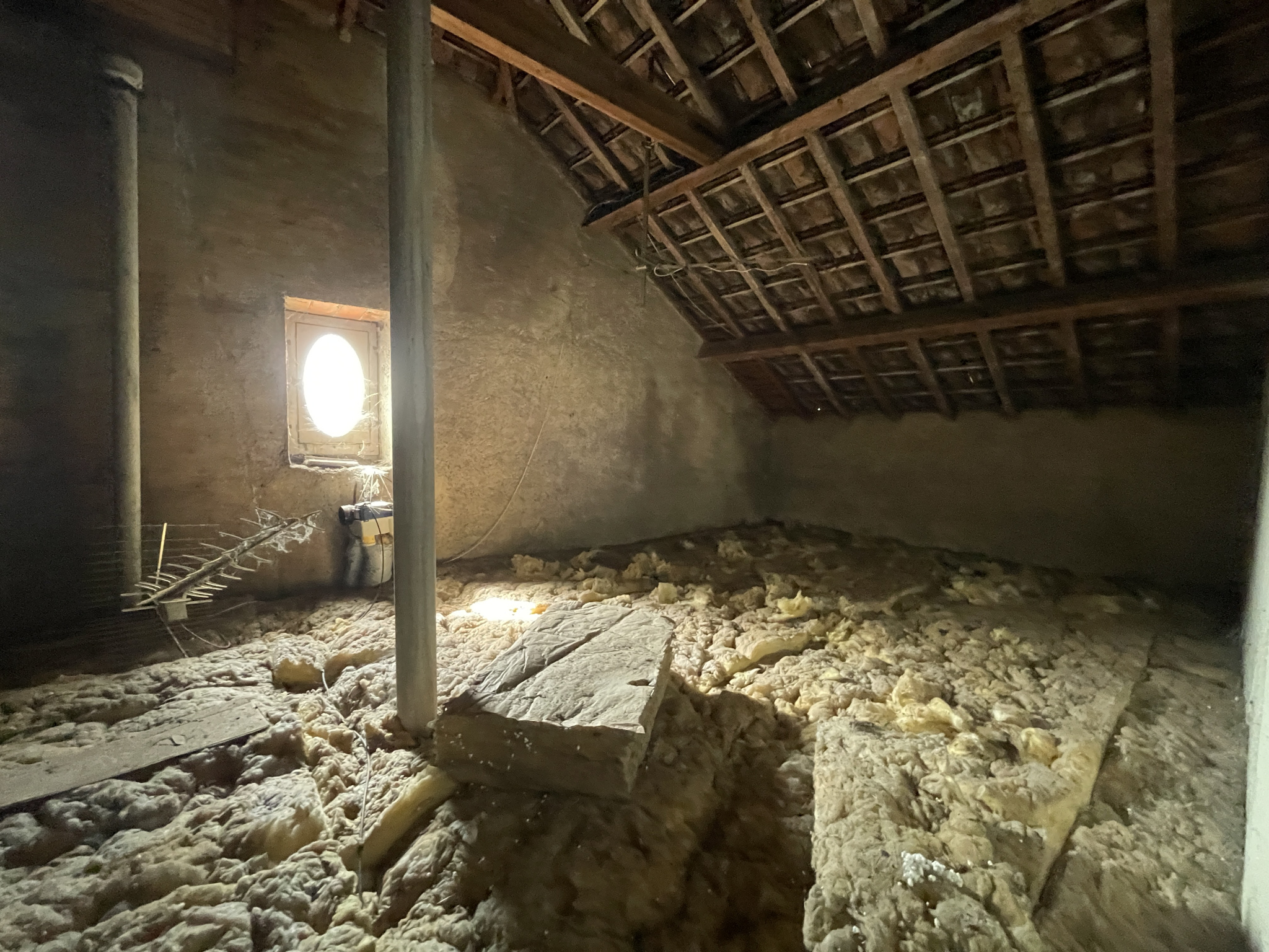 PLATEAU A AMENAGER DE 33M2  A NUITS SAINT GEORGES RUE HENRI 