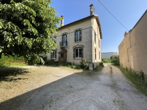 PLATEAU A AMENAGER DE 33M2  A NUITS SAINT GEORGES RUE HENRI 