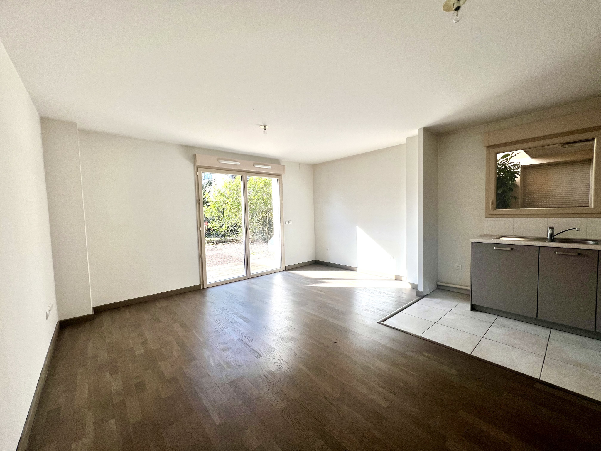 APPARTEMENT T2 EN REZ DE JARDIN - FONTAINE-LES-DIJON