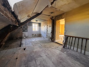 A VENDRE PLATEAU 56M2 A RENOVER  NUITS ST GEORGES