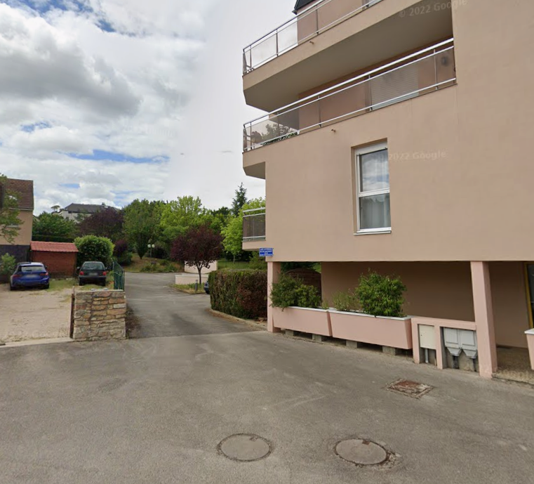 A VENDRE FONTAINE LES DIJON 'Les 3 Saffres', place de parkin