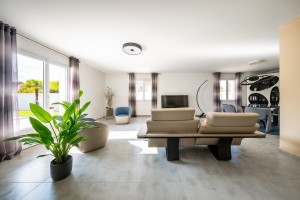 A VENDRE LUMINEUSE MAISON DE TYPE 8 AVEC PISCINE MOREY SAINT