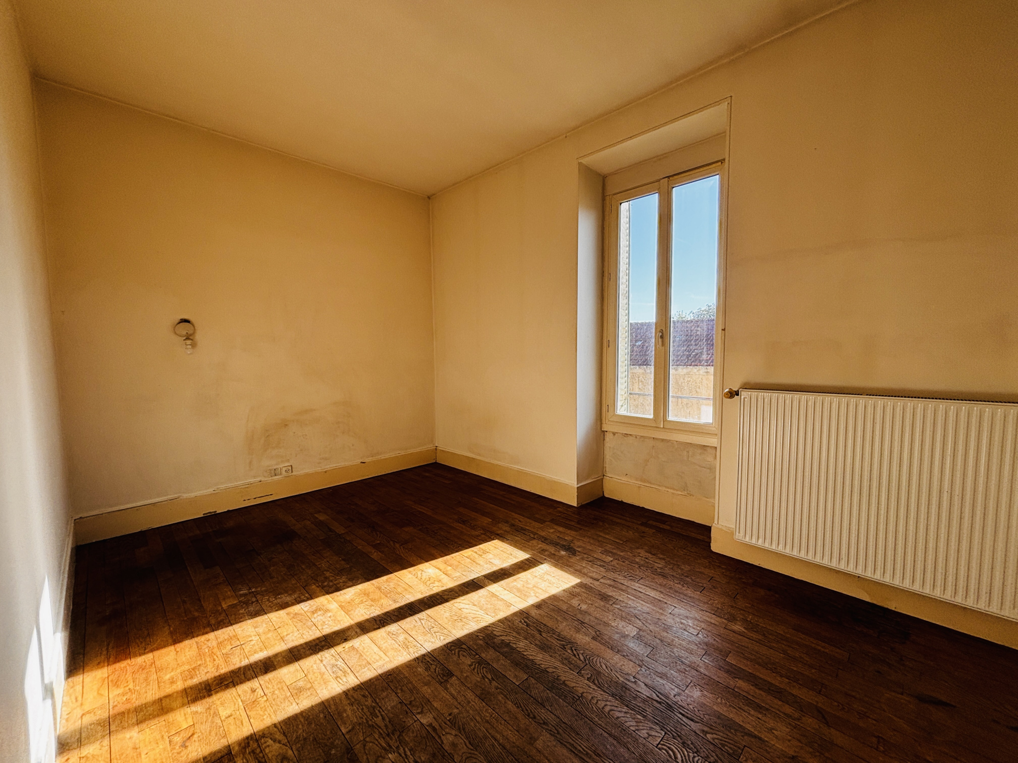 APPARTEMENT TYPE 2 DE 38m2 NUITS SAINT GEORGES RUE HENRI C