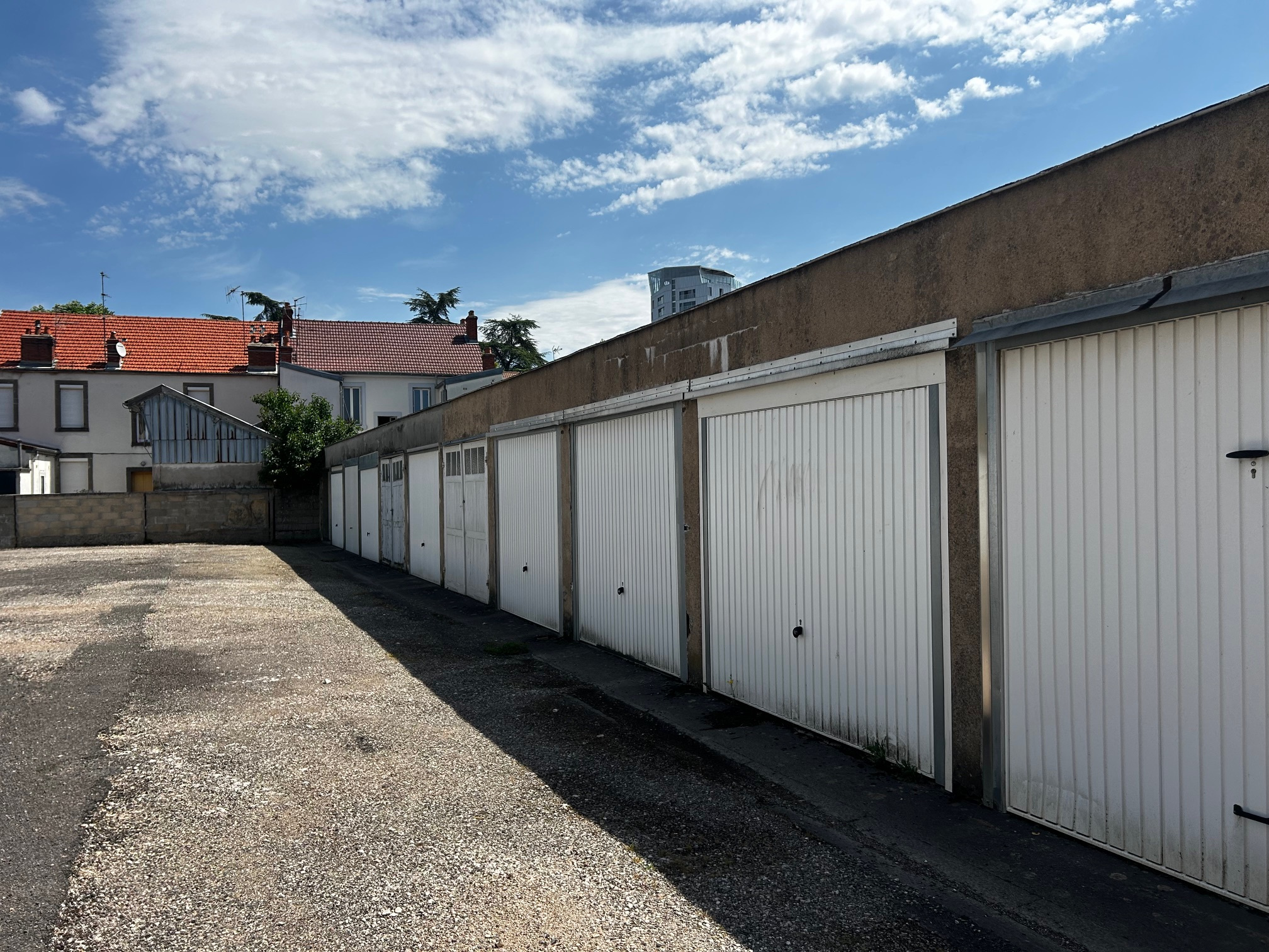 A VENDRE à Dijon-Bourroches, garage de 15m2