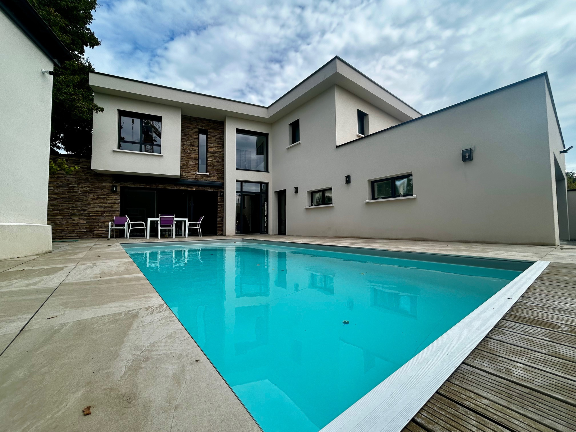 A VENDRE DIJON Carrières Bacquin (Prox Gare), superbe maison