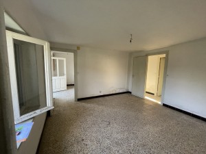 A VENDRE APPARTEMENT A RENOVER AVEC JARDIN A CISSEY 10MN B