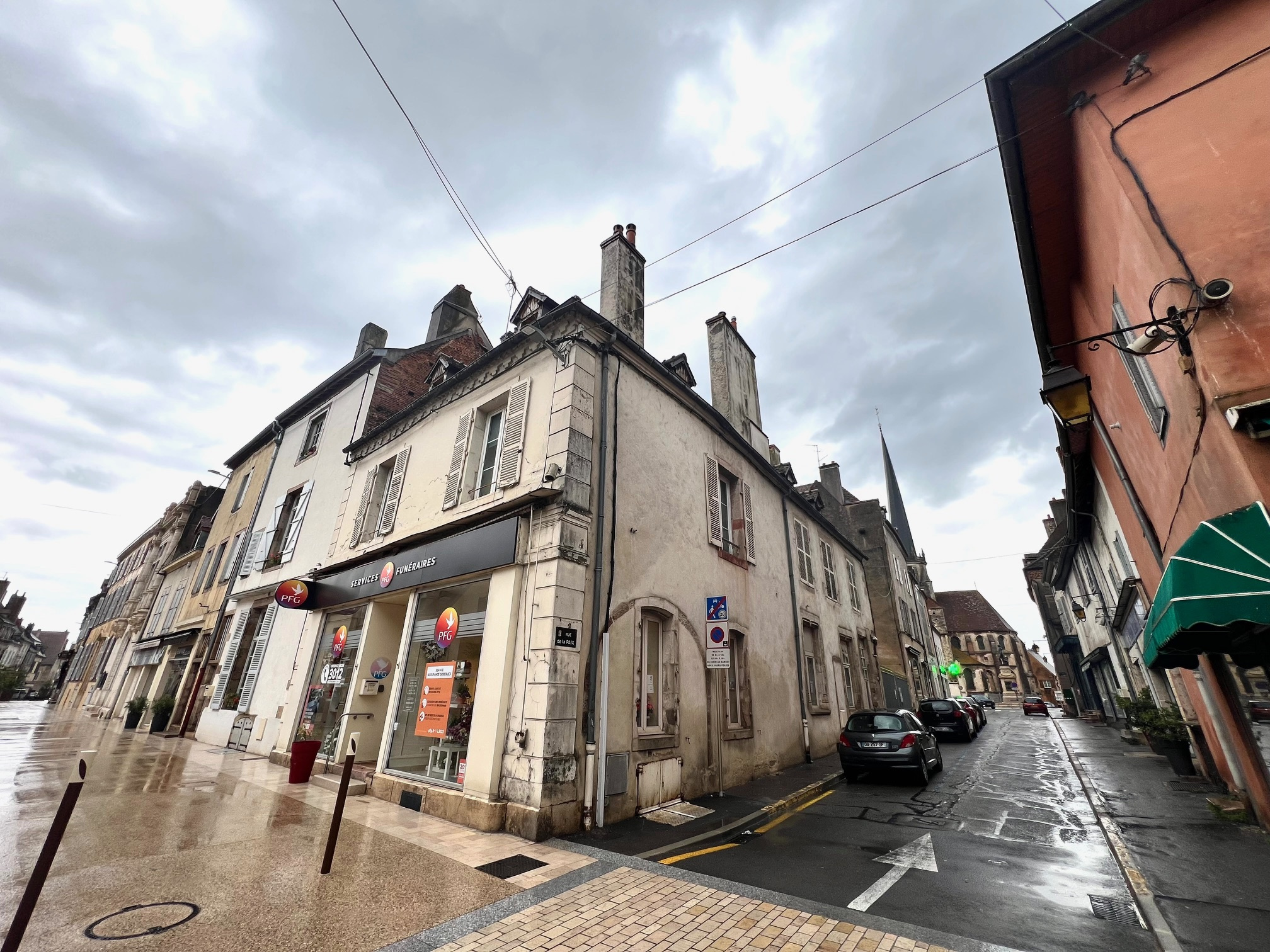 A VENDRE AUXONNE LOCAL COMMERCIAL AVEC APPARTEMENT