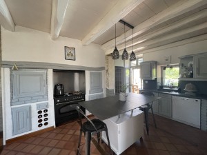A vendre belle maison en pierres à Savigny-le-Sec. Un vérita