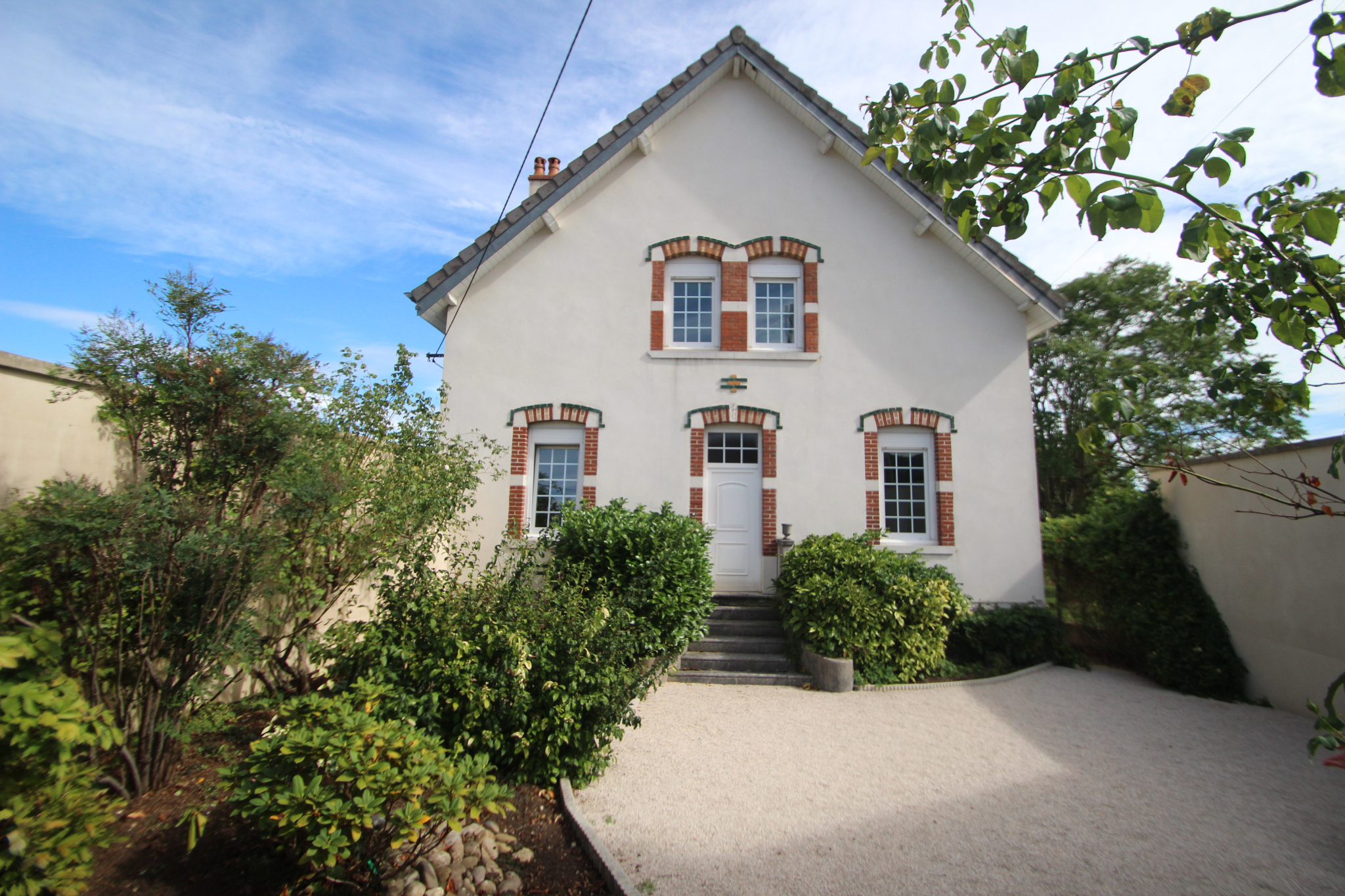 A VENDRE COTE DES VINS MAISON PROX NUIT SANT GEORGES