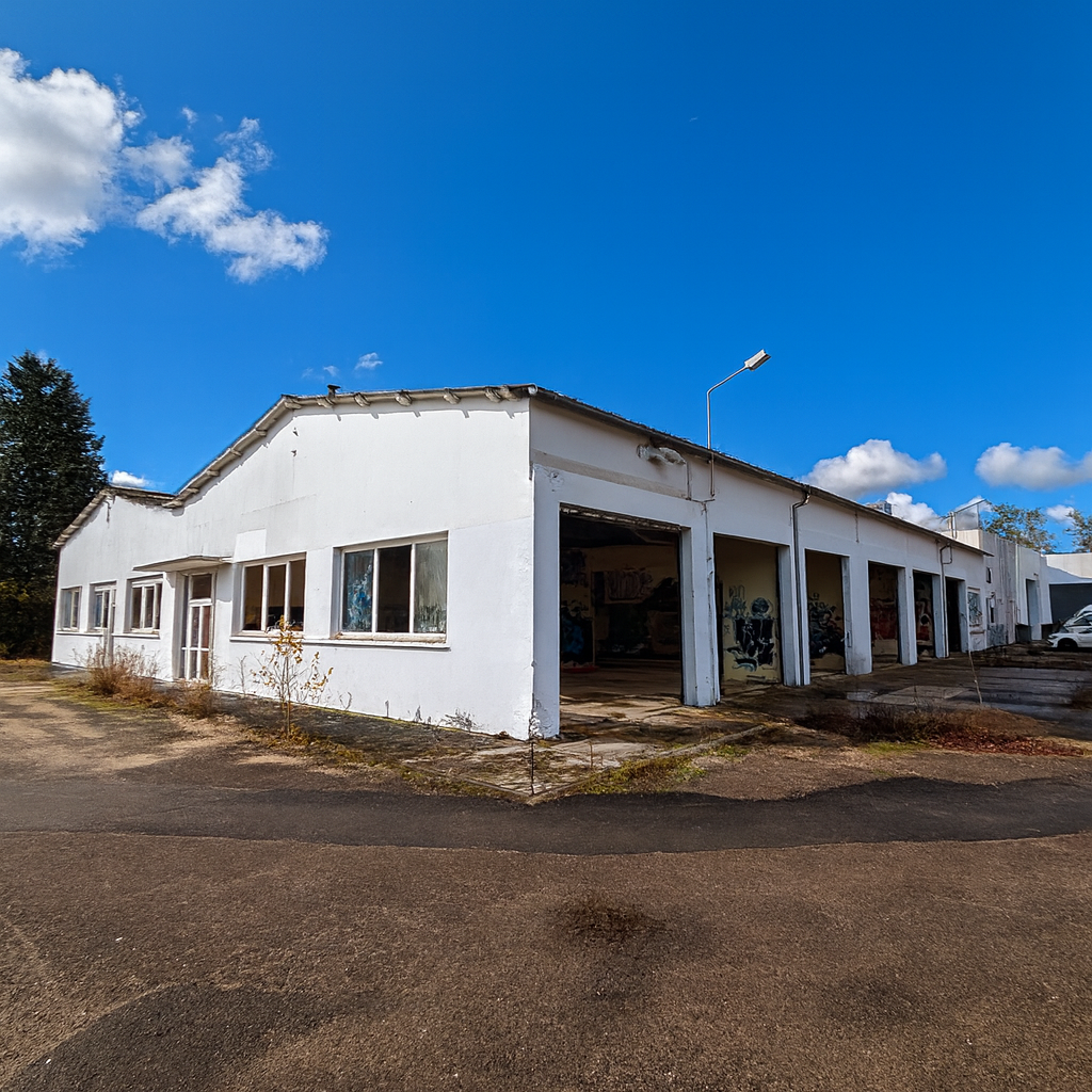 A VENDRE ENTREPOT LONGVIC ZONE D ACTIVITE DE LA COLOMBIERE