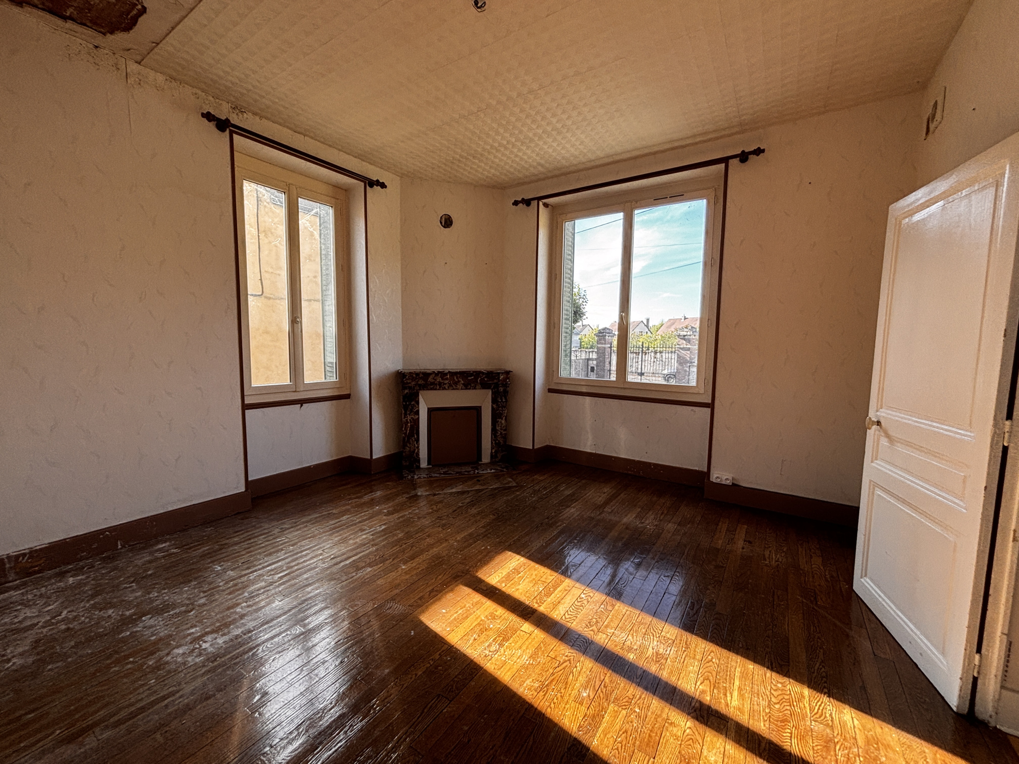 APPARTEMENT TYPE 4 DE 54M2 AVEC JARDIN  NUITS SAINT GEORGES 