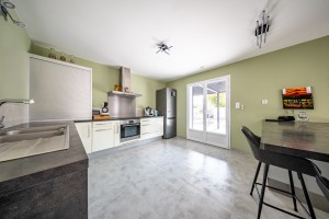 A VENDRE LUMINEUSE MAISON DE TYPE 8 AVEC PISCINE MOREY SAINT