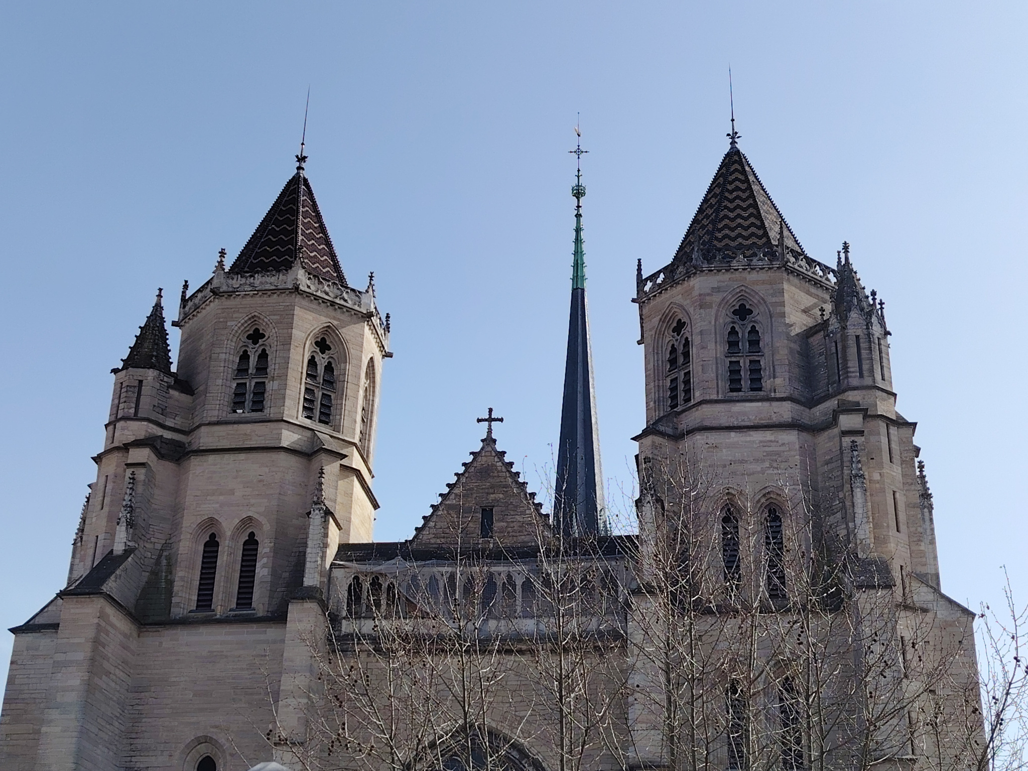 A VENDRE - DIJON CENTRE PLACE SAINT BENIGNE - Plateau de 81 