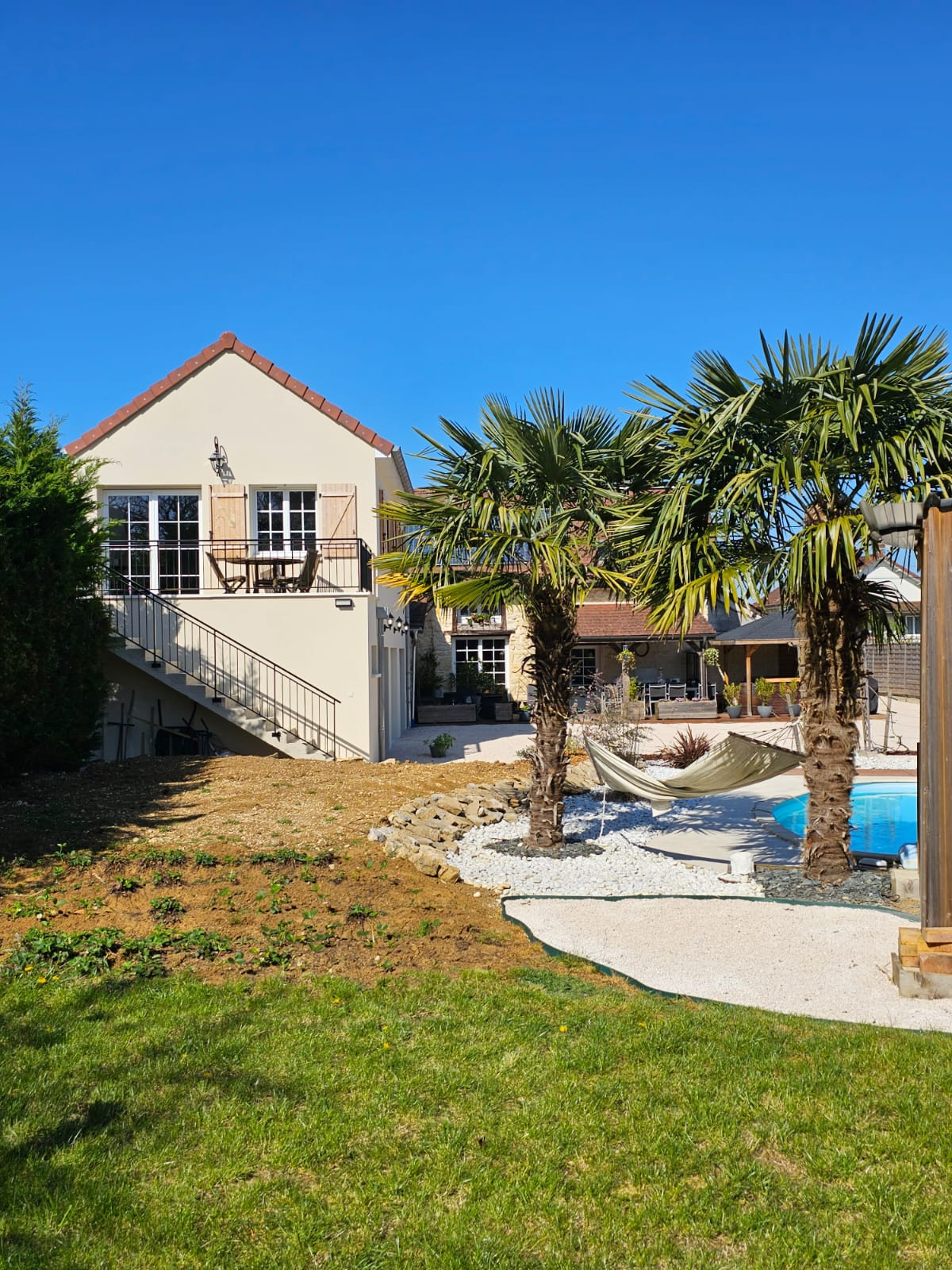 A VENDRE à ETEVAUX 25MN DIJON EST,  propriété comprenant anc