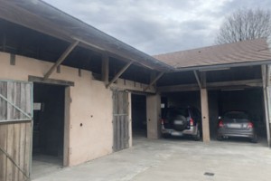  À VENDRE ANCIENNE PROPRIETE DE CHARME AU CALME GERLAND PROC