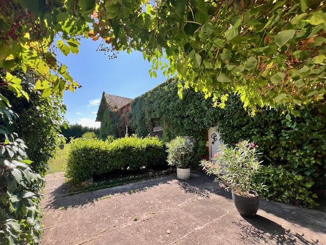 A VENDRE PROPRIETE DE 211M2 à IVRY EN MONTAGNE VAL-MONT 25 K