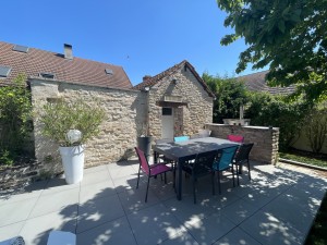 A vendre belle maison en pierres à Savigny-le-Sec. Un vérita