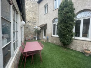 A VENDRE Centre-Ville NUITS ST GEORGES maison avec cour priv