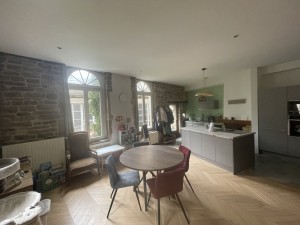 A VENDRE Centre-Ville NUITS ST GEORGES maison avec cour priv