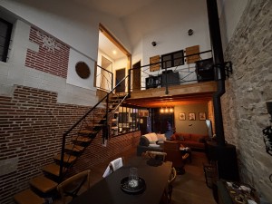 A VENDRE MAISON TYPE 6 DE 1900 RENOVEE A BONNENCONTRE(15 mn