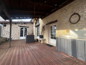 A VENDRE à ETEVAUX 25MN DIJON EST,  propriété comprenant anc