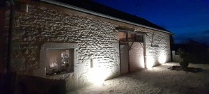 A VENDRE à ETEVAUX 25MN DIJON EST,  propriété comprenant anc