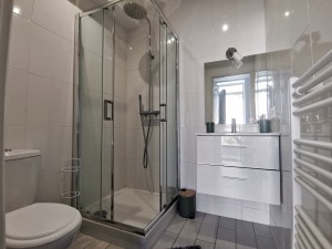 A VENDRE - DIJON Maladière - Lumineux T 2 meublé. Loué en Ai