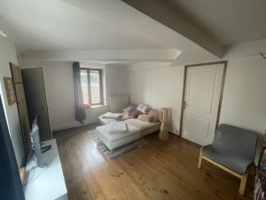 A VENDRE Centre-Ville NUITS ST GEORGES maison avec cour priv