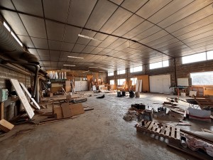 A VENDRE ENTREPOT DE 1000M2 AVEC MAISON D HABITATION ZONE
