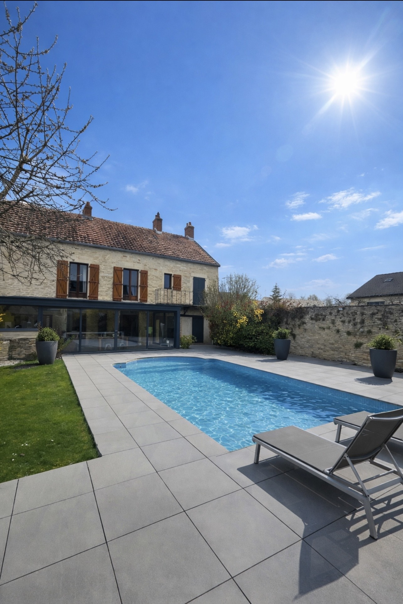 A vendre belle maison en pierres à Savigny-le-Sec. Un vérita