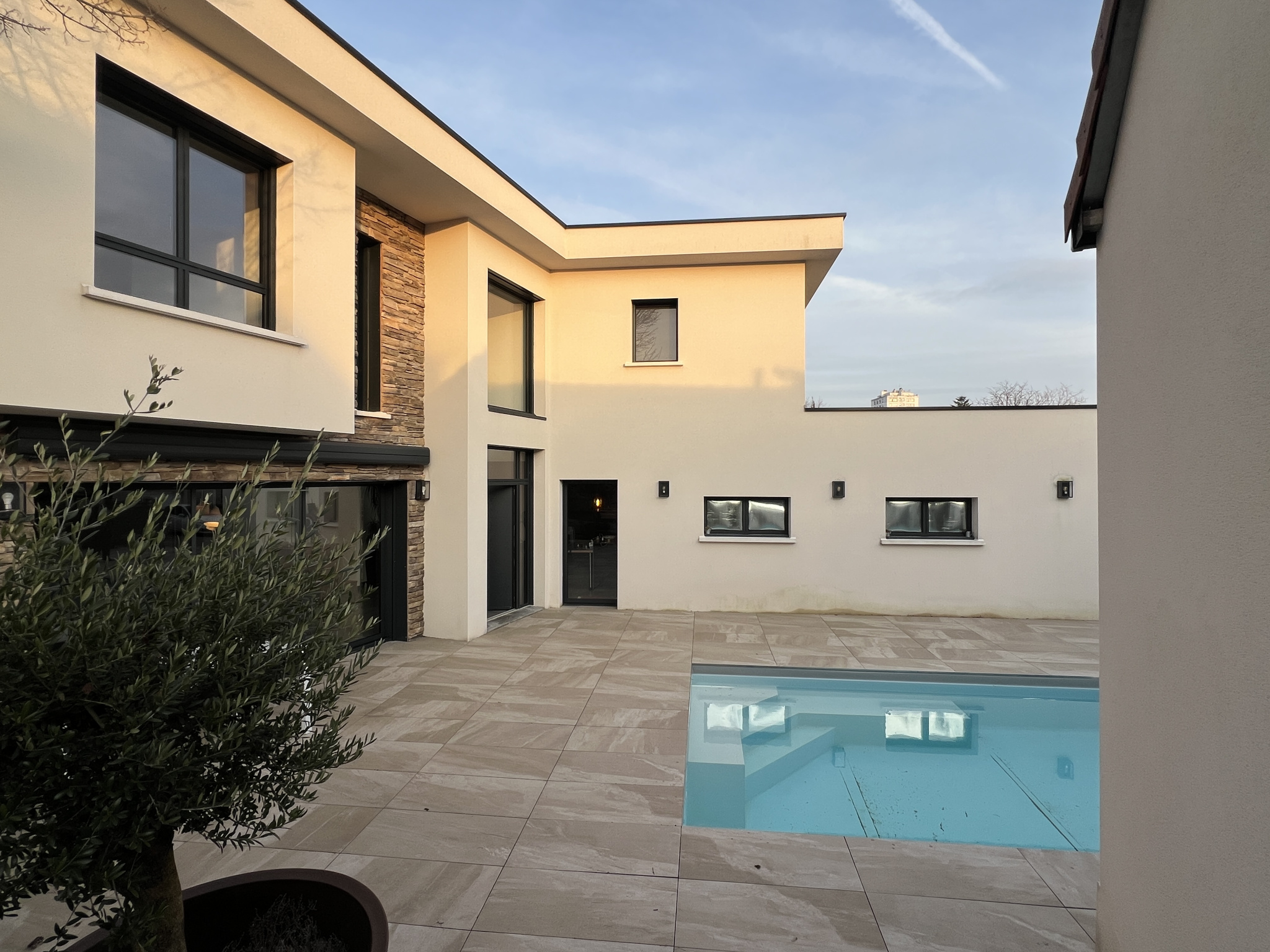 A VENDRE DIJON Carrières Bacquin (Prox Gare), superbe maison