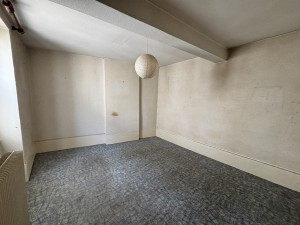A VENDRE BEAUNE CENTRE HISTORIQUE APPARTEMENT TYPE 4 A RENOV