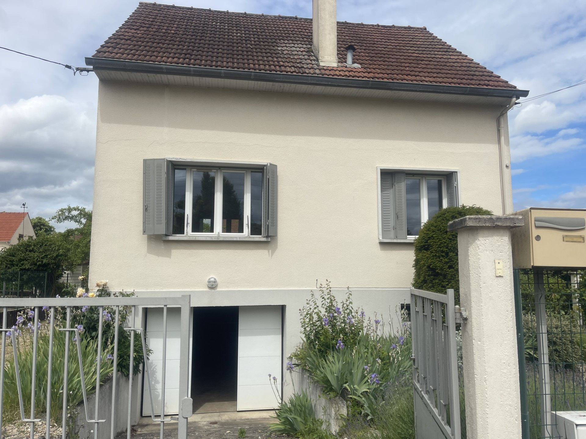 A VENDRE NUITS SAINT GEORGES maison de type 5 proche tous c