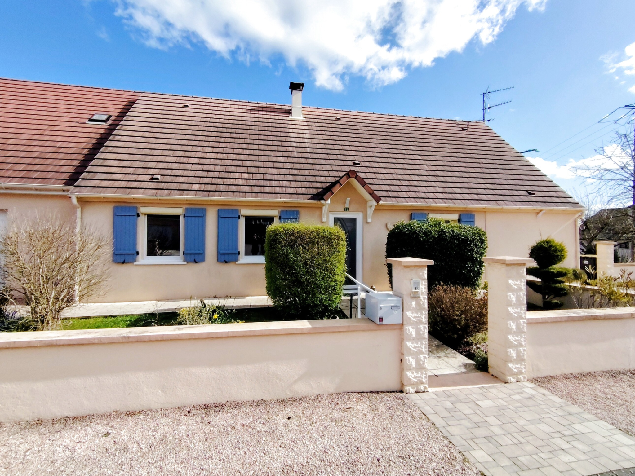 A VENDRE A BINGES (20min DIJON EST) Maison de 141 m2 de plai