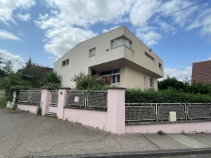 A VENDRE MAISON D'ARCHITECTE DE TYPE 8 DIJON MARC D'OR 