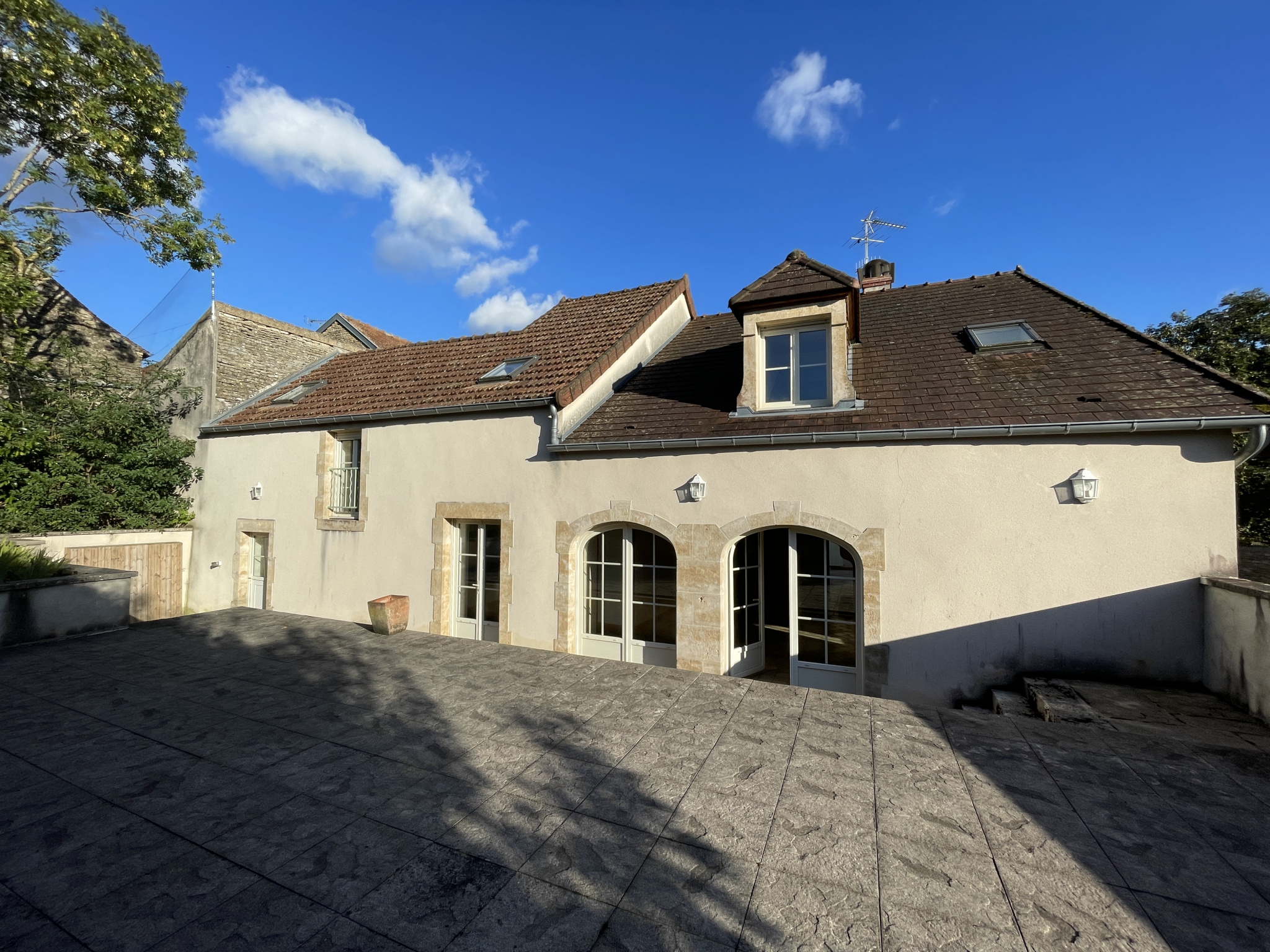 A VENDRE MAISON TYPE 7 MESSIGNY ET VANTOUX 