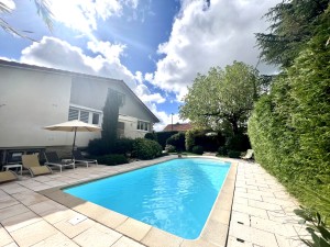 A VENDRE A BEAUNE PROCHE CENTRE VILLE MAISON DE 200M2